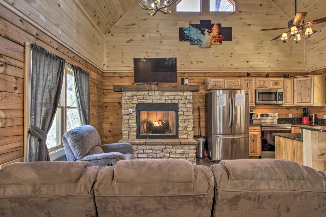 The Phoenix Cabin With Hot Tub In Gatlinburg! Luaran gambar