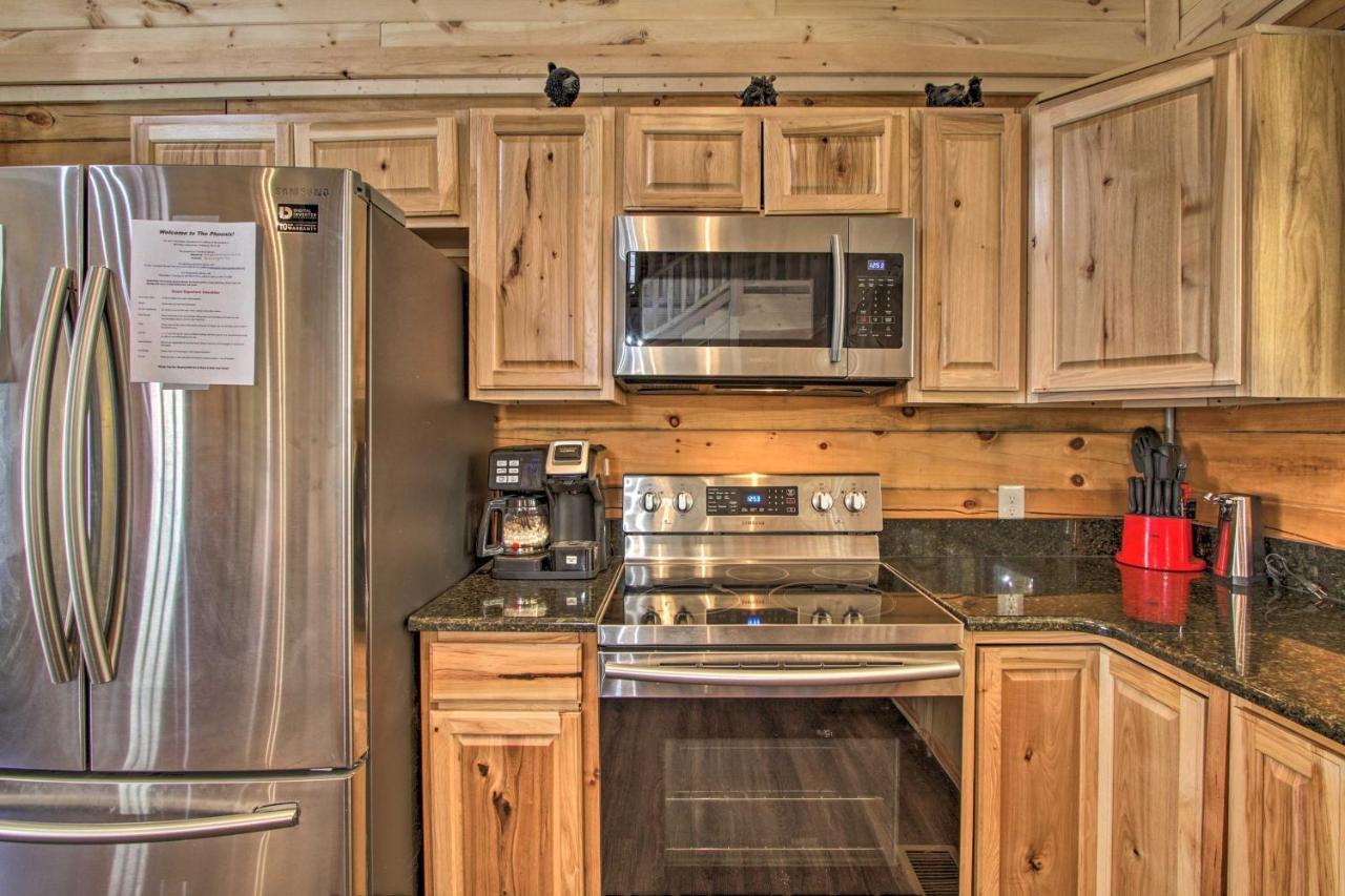 The Phoenix Cabin With Hot Tub In Gatlinburg! Luaran gambar